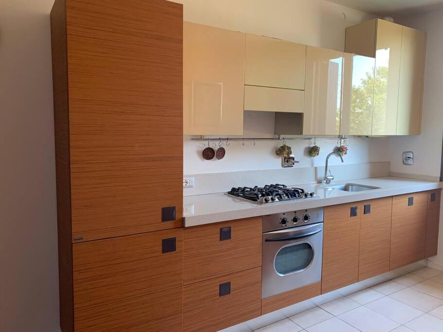 Appartamento Andrew'S House Con Parcheggio Privato Анцола-делл'Эмилия Экстерьер фото