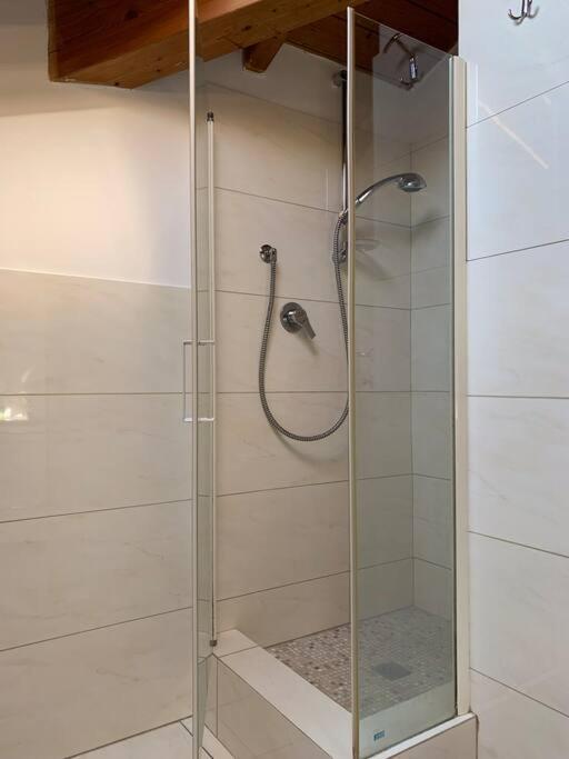 Appartamento Andrew'S House Con Parcheggio Privato Анцола-делл'Эмилия Экстерьер фото